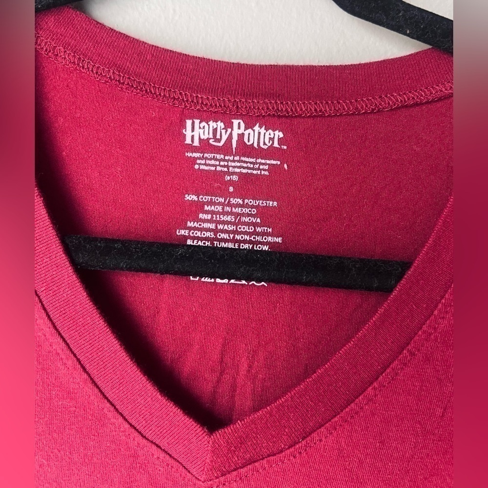 Nwot Authentic Harry Potter Gryffindor V-Neck T-S… - image 4